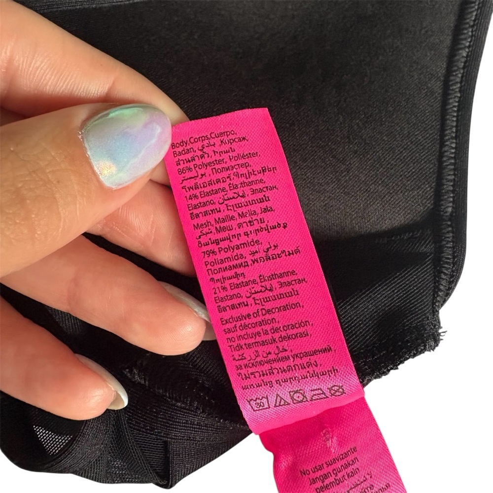 La SENZA | Black padded longline Sports Bra with Racerback - Picture 7 of 8